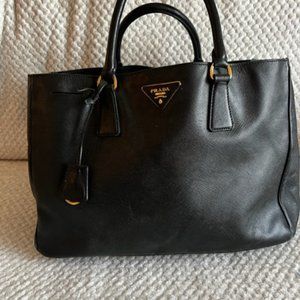 PRADA Saffiano Medium Tote with dust bag